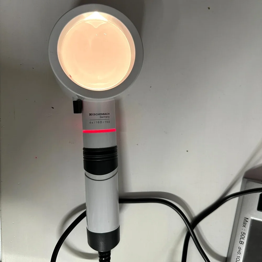 Eschenbach Germany 4x / 16D / 150 Illuminated Handheld Magnifier Light